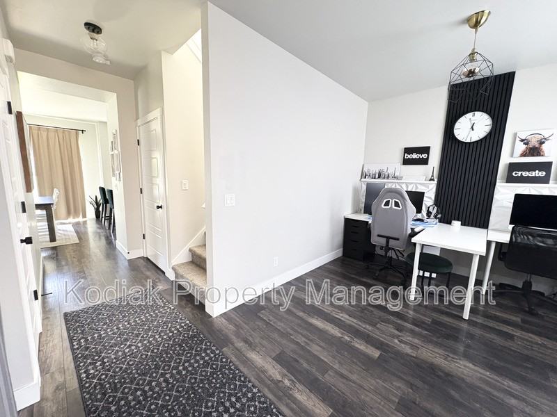 1364 E Petunia Ct - Photo 6 of 36