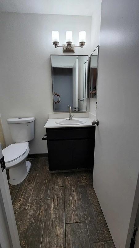 1055 N Capitol Ave #9 - Photo 6 of 9