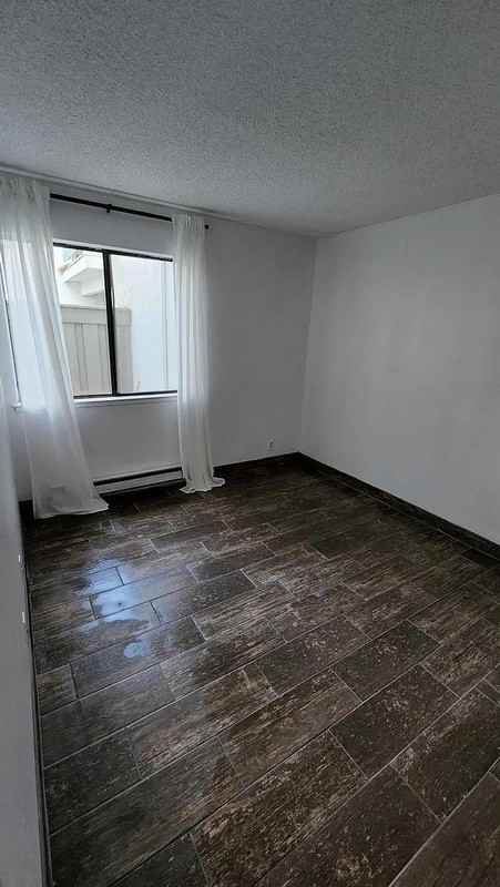 1055 N Capitol Ave #9 - Photo 7 of 9