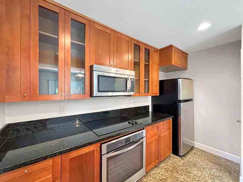 8503 Villa La Jolla Dr #J