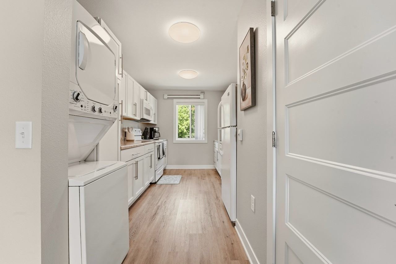 2440 Southwest 9th Street - Photo 4 of 15