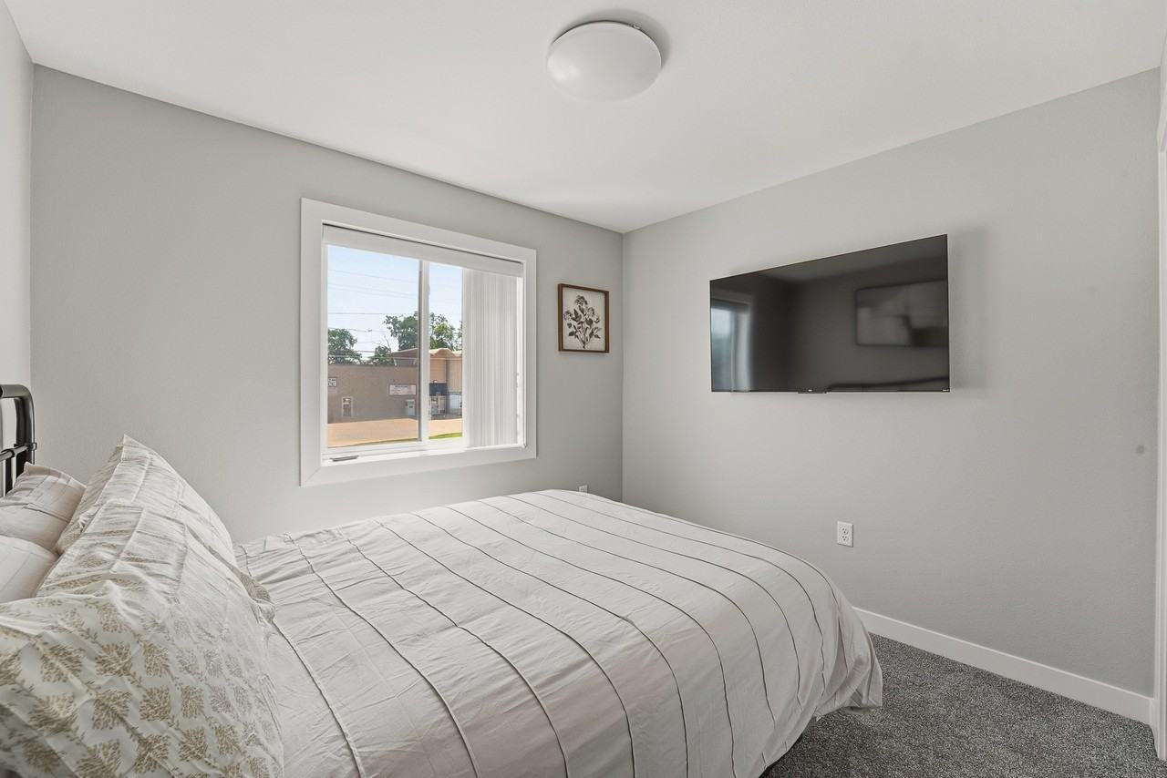 2440 Southwest 9th Street - Photo 6 of 15