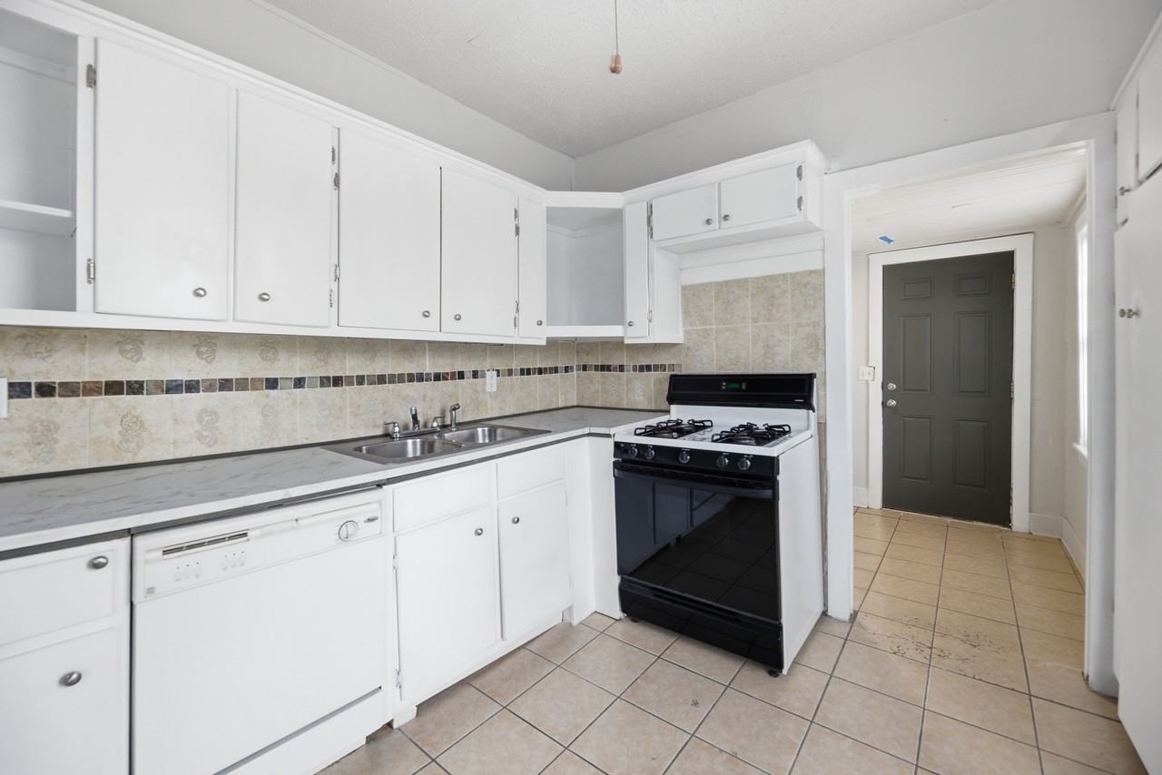 1635 E 4th St #NA - Photo 5 of 18