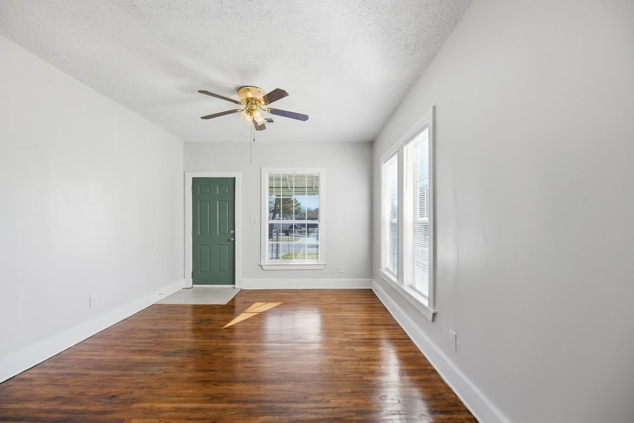 1633 E 4th St #NA - Photo 5 of 20