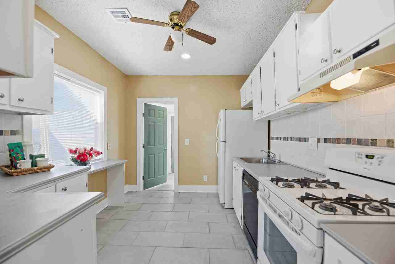1633 E 4th St #NA - Photo 7 of 20
