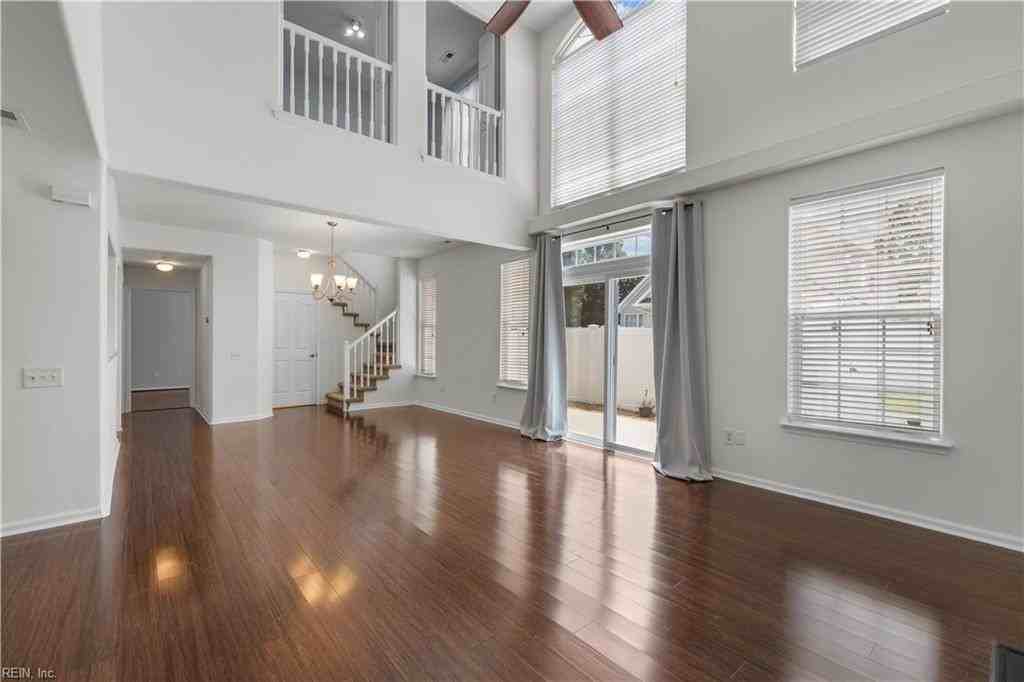 858 Point Way - Photo 3 of 21