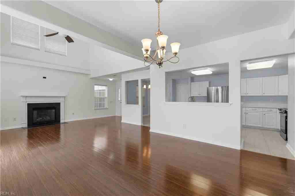858 Point Way - Photo 4 of 21