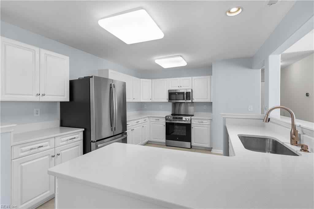858 Point Way - Photo 5 of 21