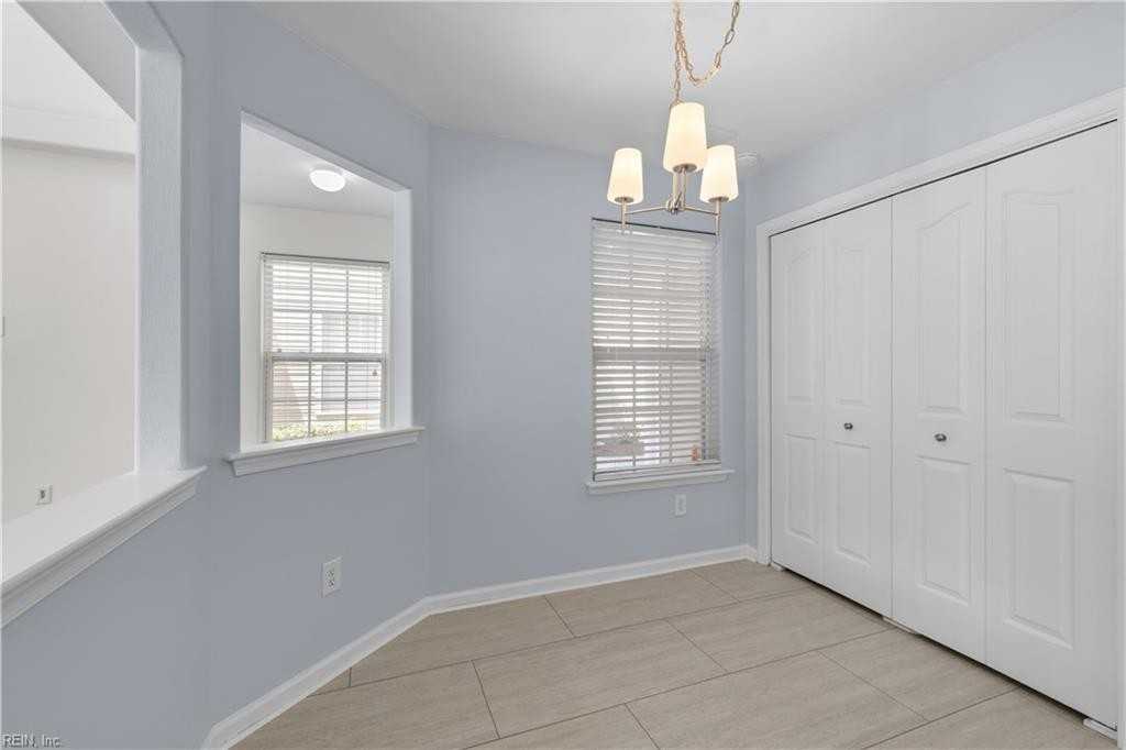 858 Point Way - Photo 6 of 21