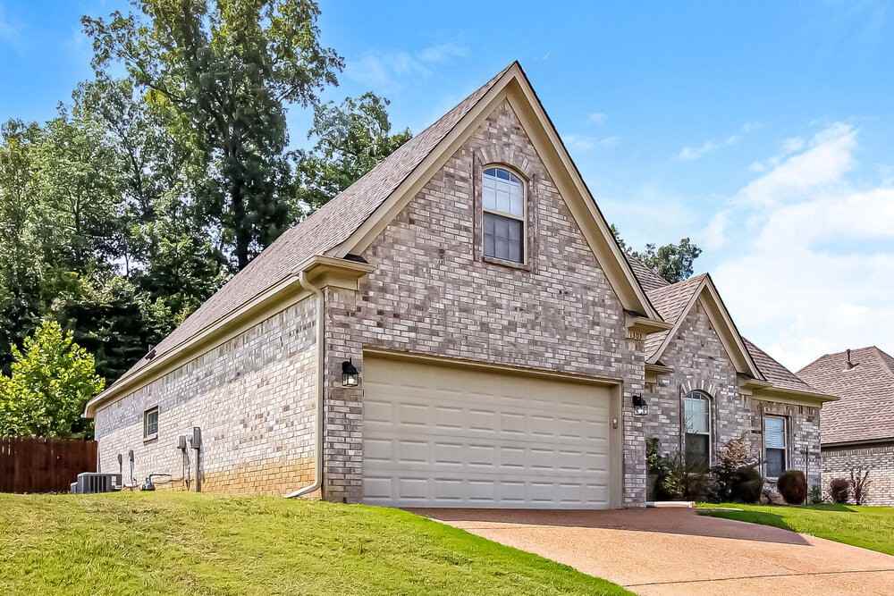 1303 Shetland Dr - Photo 4 of 17