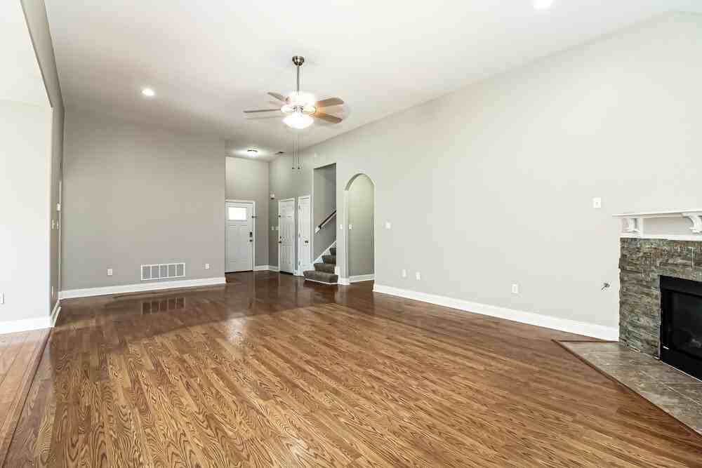 1303 Shetland Dr - Photo 5 of 17