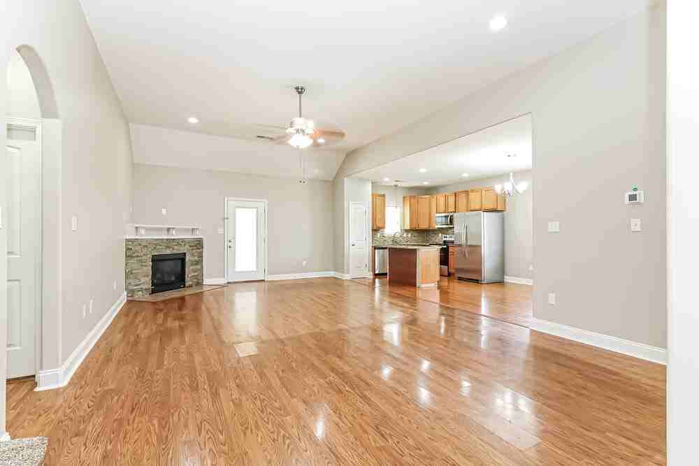1303 Shetland Dr - Photo 6 of 17