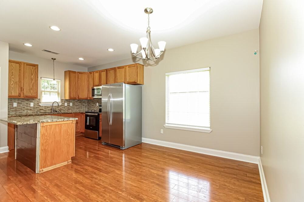 1303 Shetland Dr - Photo 7 of 17