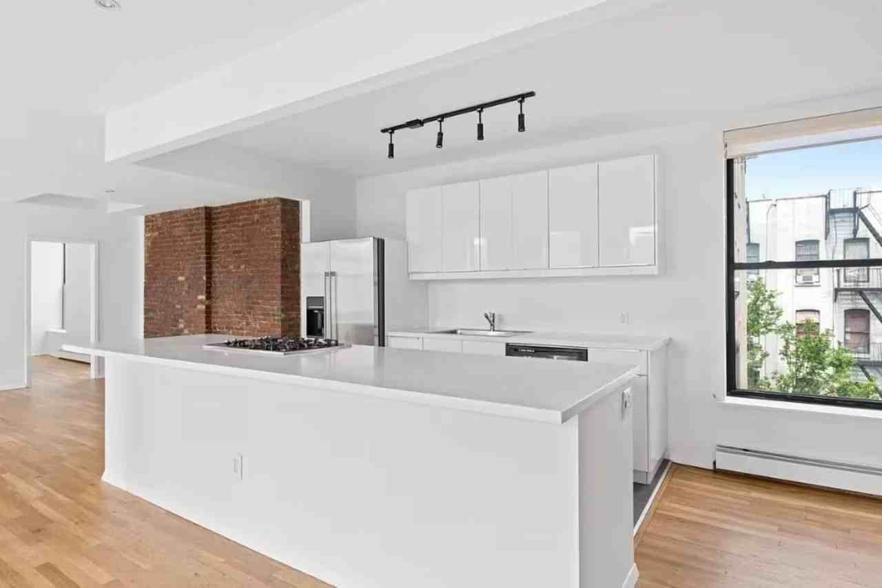 211 E 3rd St #5C - Photo 6 of 7