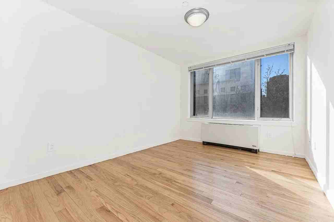 E 3rd St #10G - Photo 2 of 6