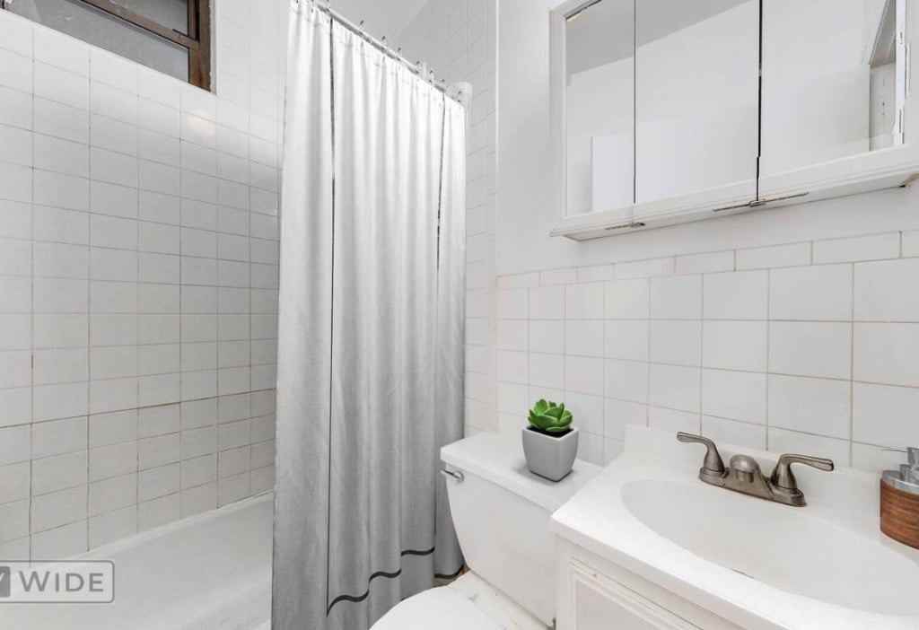 E 75th St #D - Photo 4 of 4