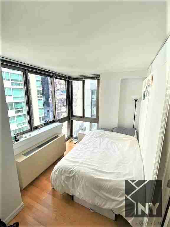 Gold St #PH3 - Photo 2 of 6