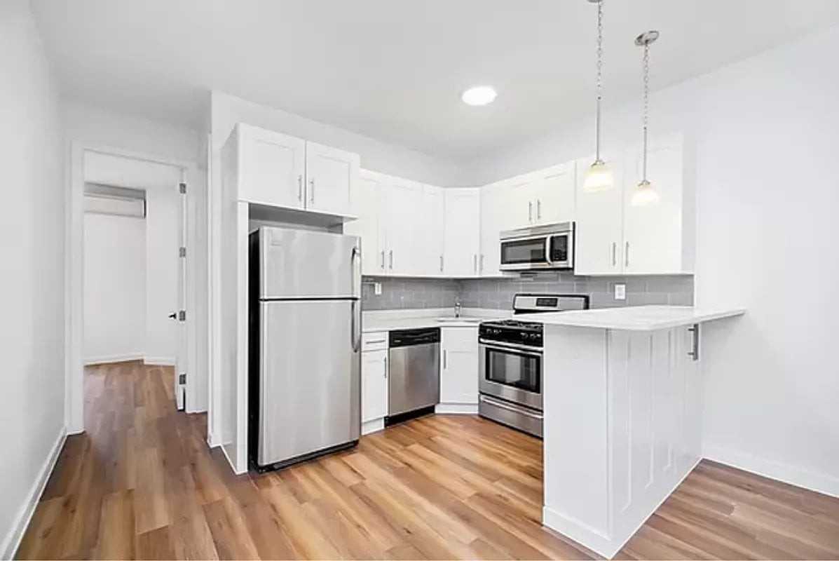 130 Cornelia St #2 - Photo 5 of 6