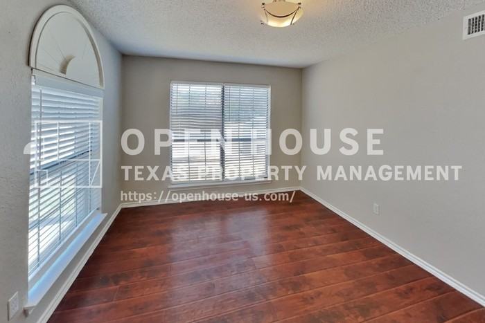 6760 Manitowoc Dr - Photo 6 of 24