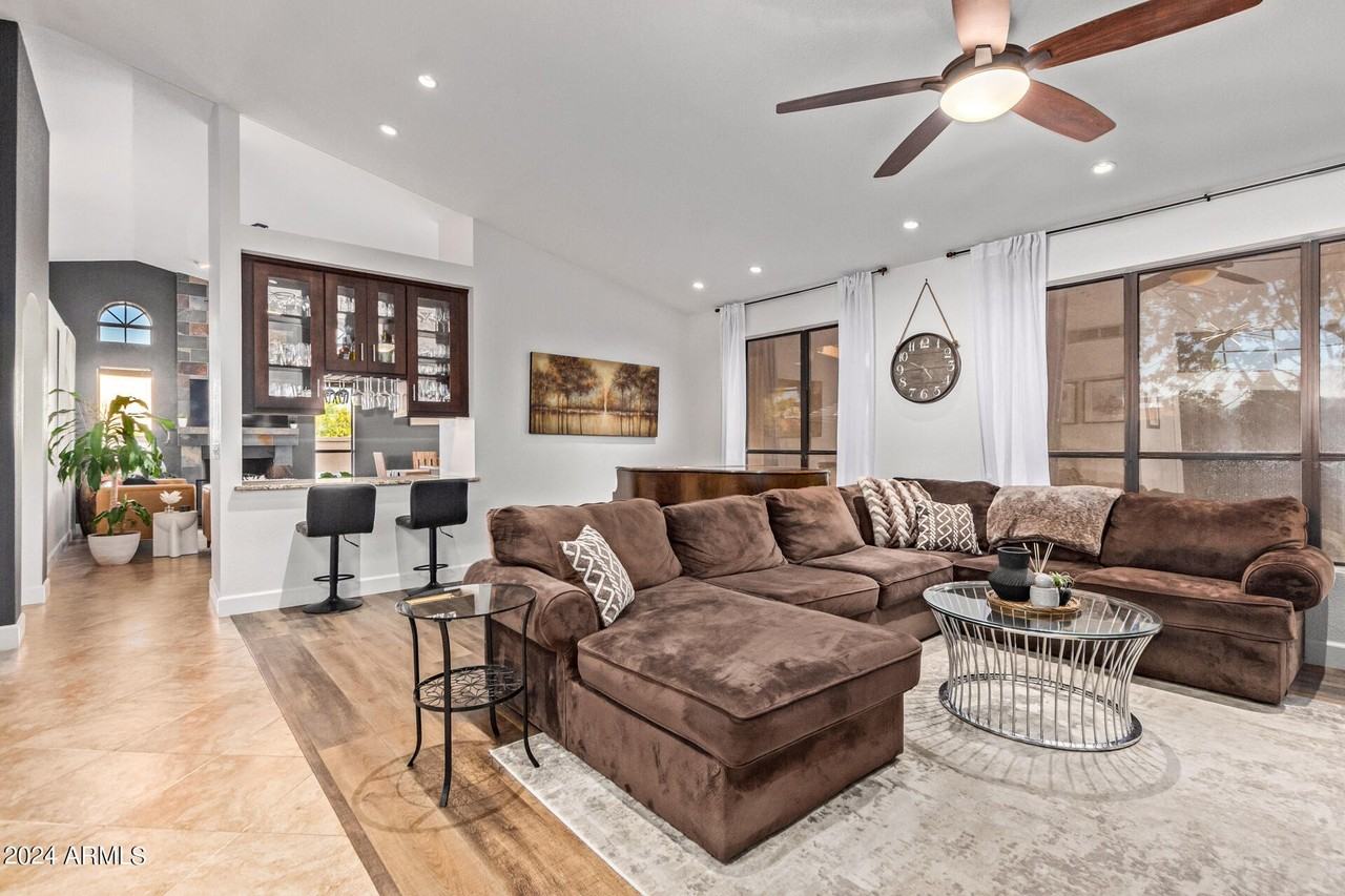 2555 N Tamarisk St - Photo 3 of 48