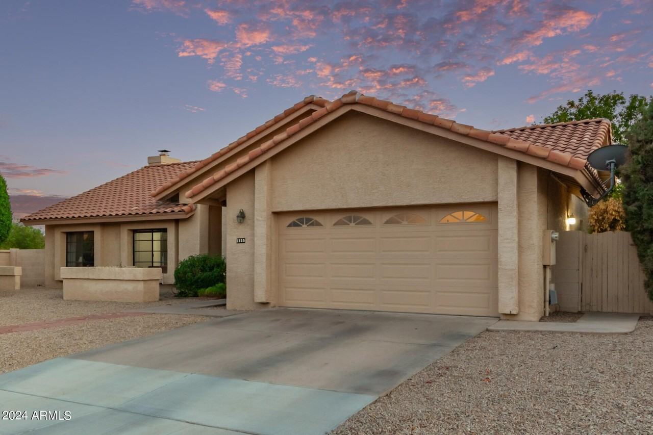 2555 N Tamarisk St - Photo 7 of 48