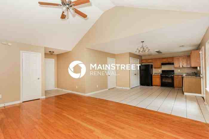 2198 Creekview Trl - Photo 3 of 15