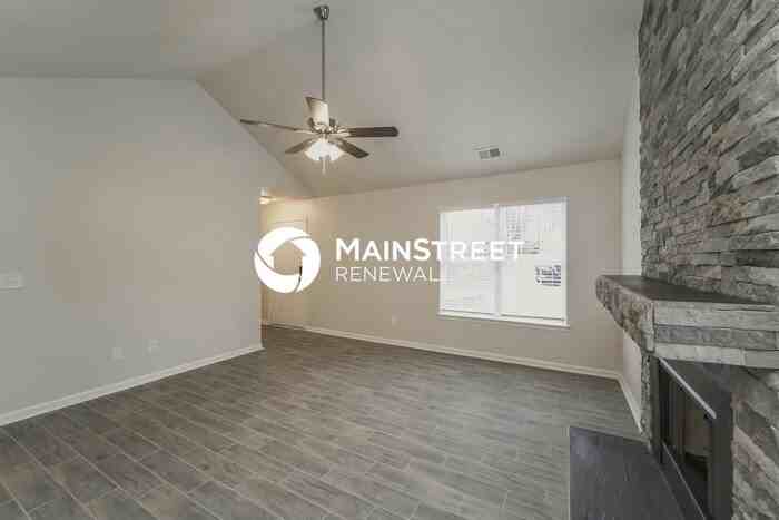 430 Cedarcroft Dr - Photo 4 of 16