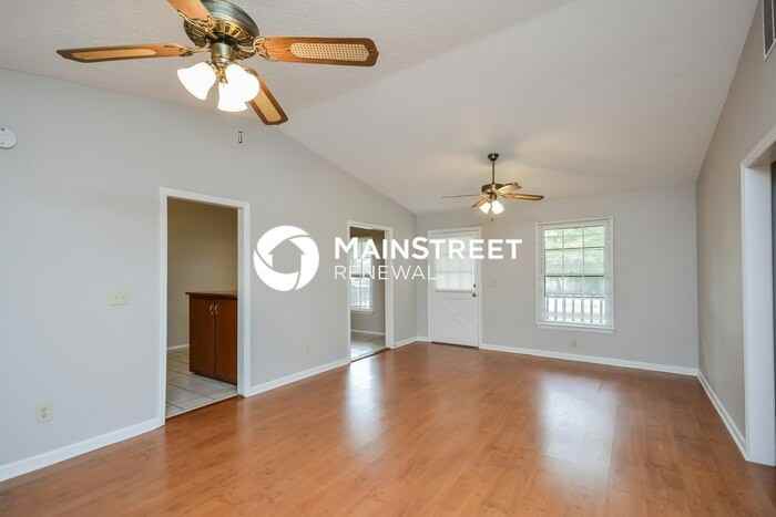 4472 Marci St - Photo 4 of 15