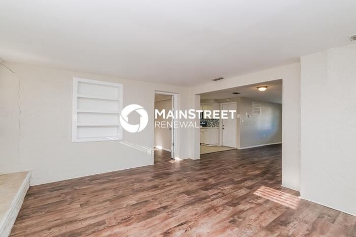 1050 Normandy Blvd - Photo 3 of 16