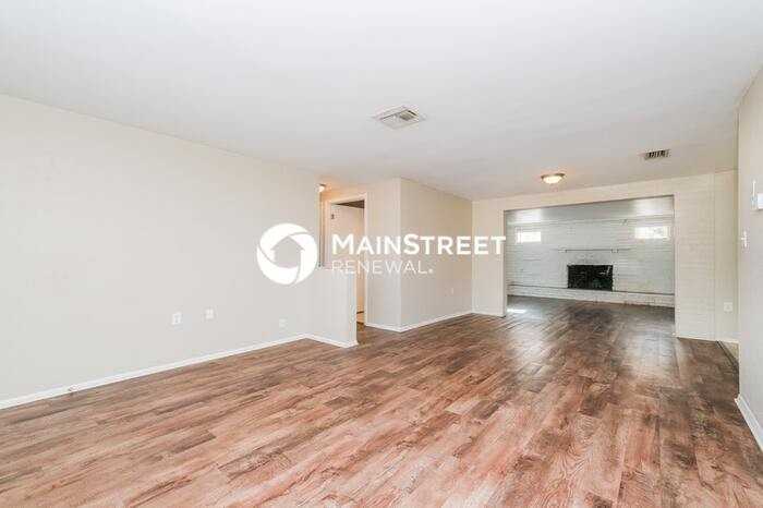 1050 Normandy Blvd - Photo 4 of 16