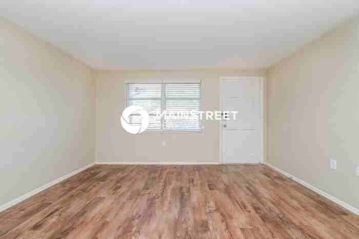 1050 Normandy Blvd - Photo 6 of 16