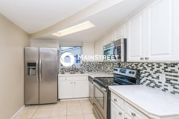 1050 Normandy Blvd - Photo 7 of 16