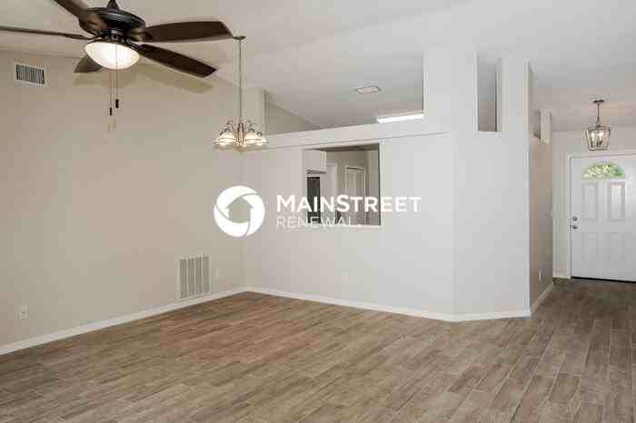1722 Elmhurst Cir Se - Photo 6 of 16