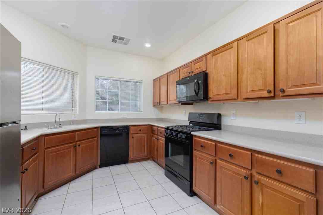 8940 Spotted Tail Ave - Photo 5 of 29
