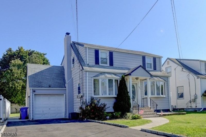 545 Winthrop Rd - Photo 2 of 15