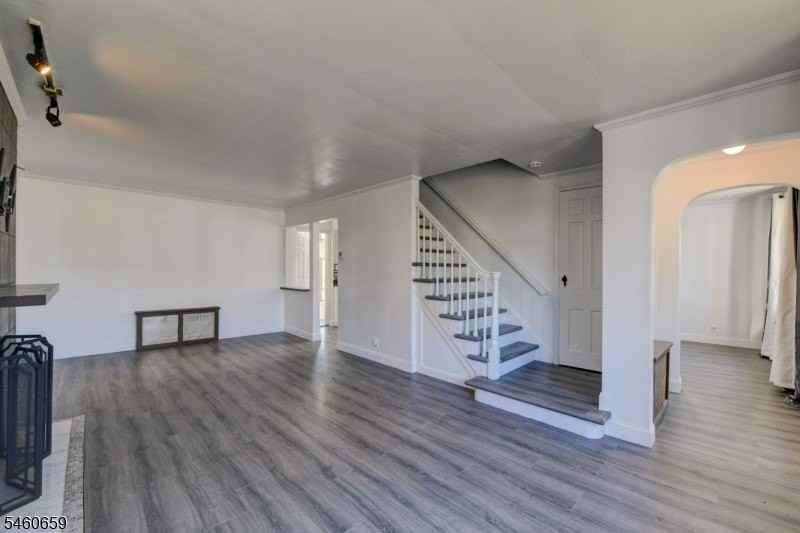 545 Winthrop Rd - Photo 4 of 15