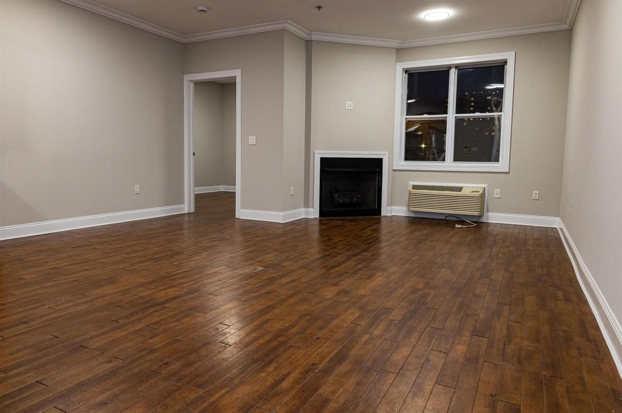 316 51st St #403 - Photo 5 of 10