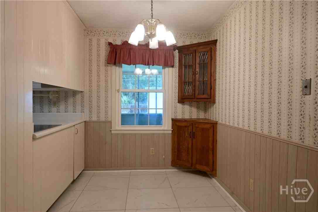 710 Windsor Rd - Photo 6 of 25