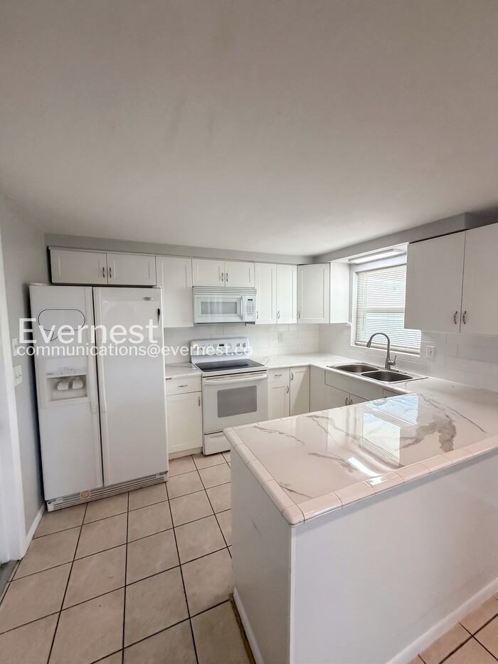 3811 Carioca Rd - Photo 6 of 27