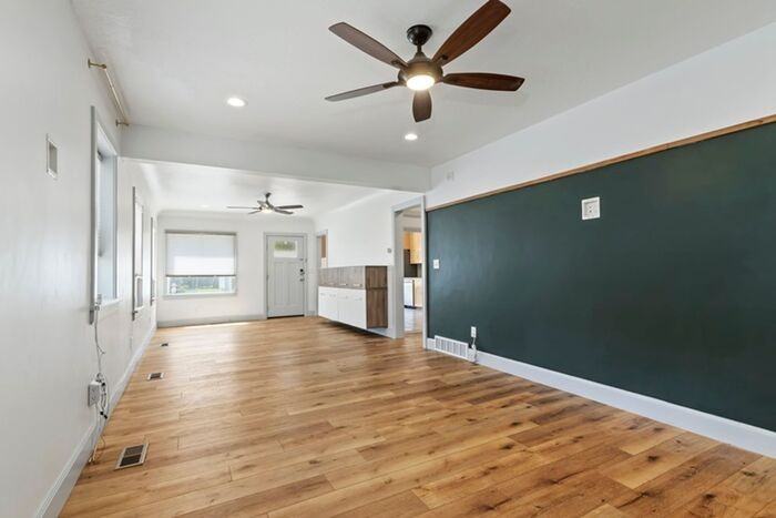 235 E Browning Ave - Photo 3 of 20