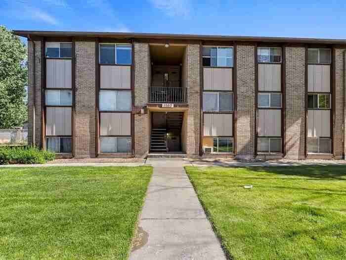 1355 N Redwood Rd #15