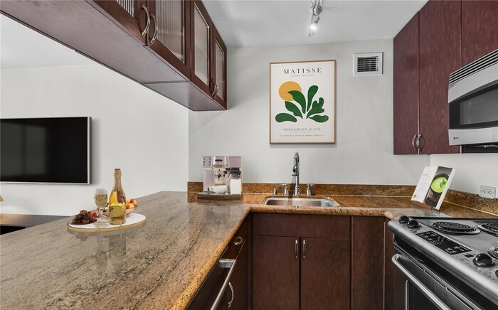 1105 Spring St #1105 - Photo 5 of 7