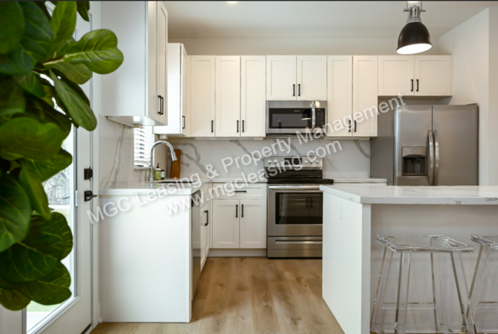 8201 E 66th St - Photo 6 of 24