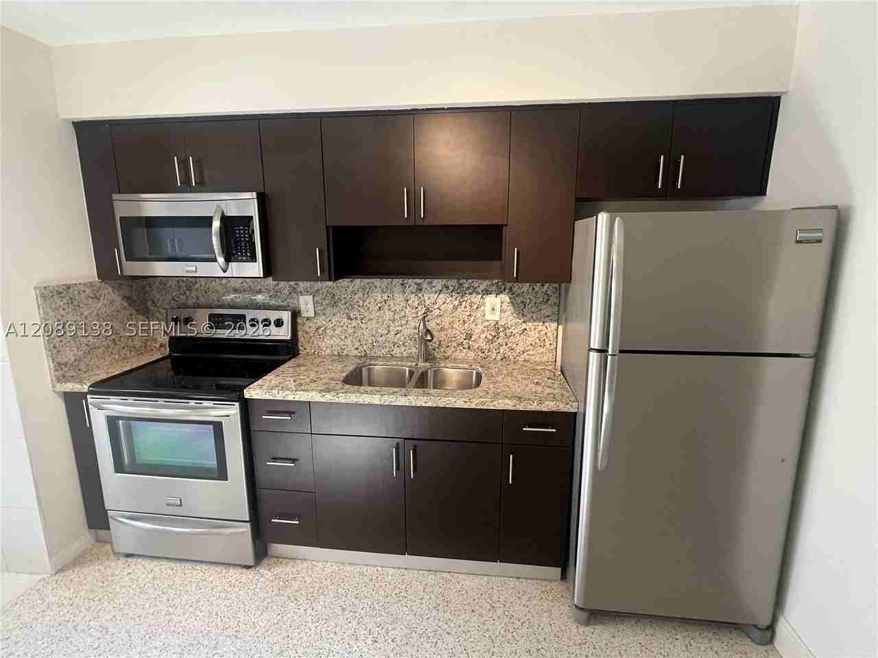 92 E 15th St #1 - Photo 3 of 10