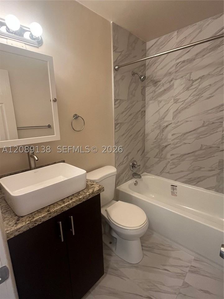 92 E 15th St #1 - Photo 4 of 10