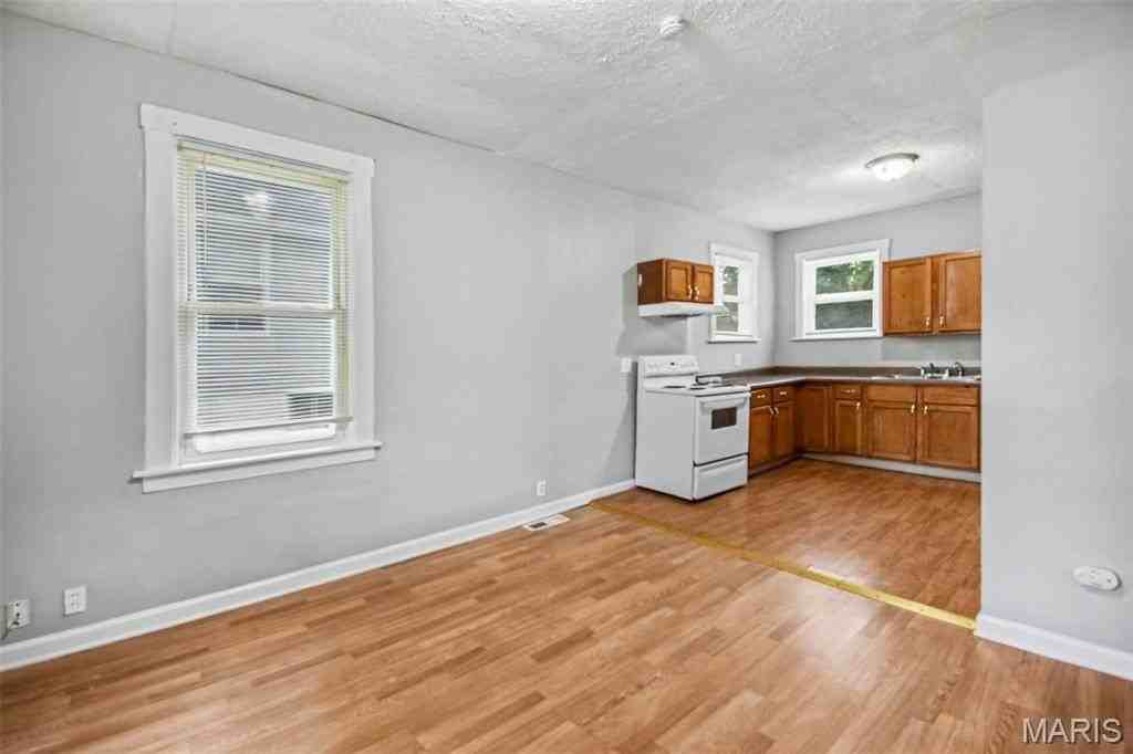 8914 Ramona Ave - Photo 4 of 10