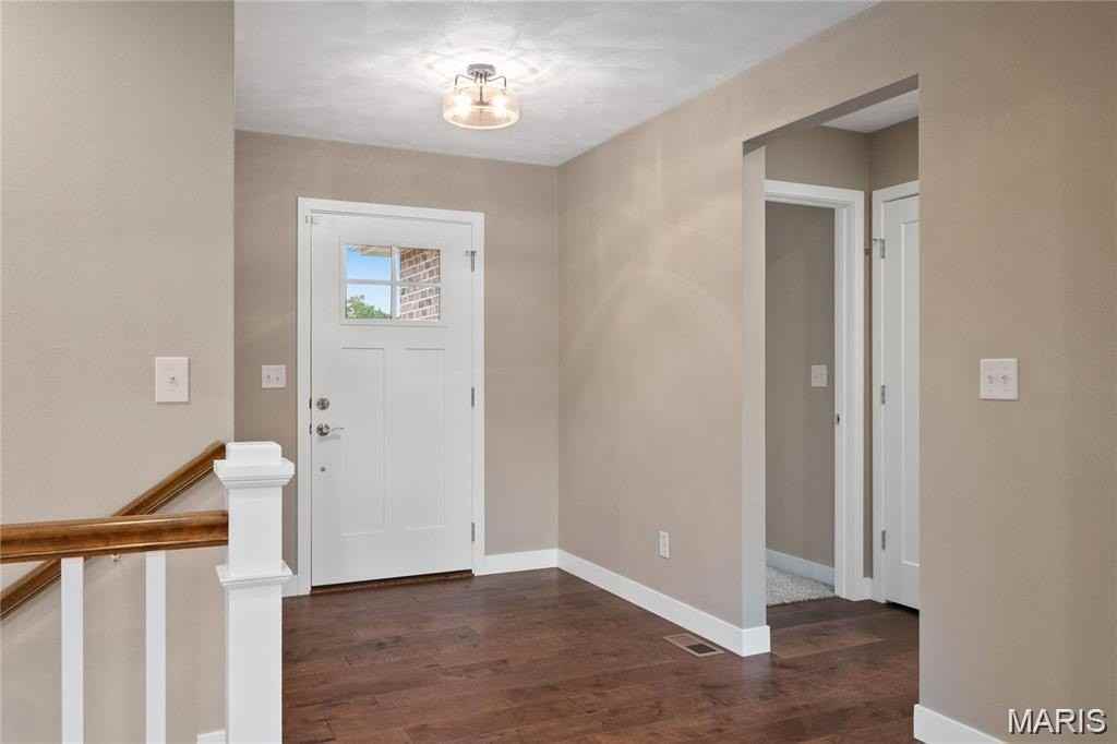 401 Marbleton Cir - Photo 2 of 26