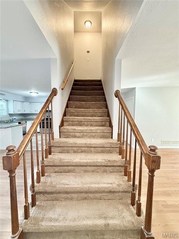 105 Christine Dr - Photo 5 of 24