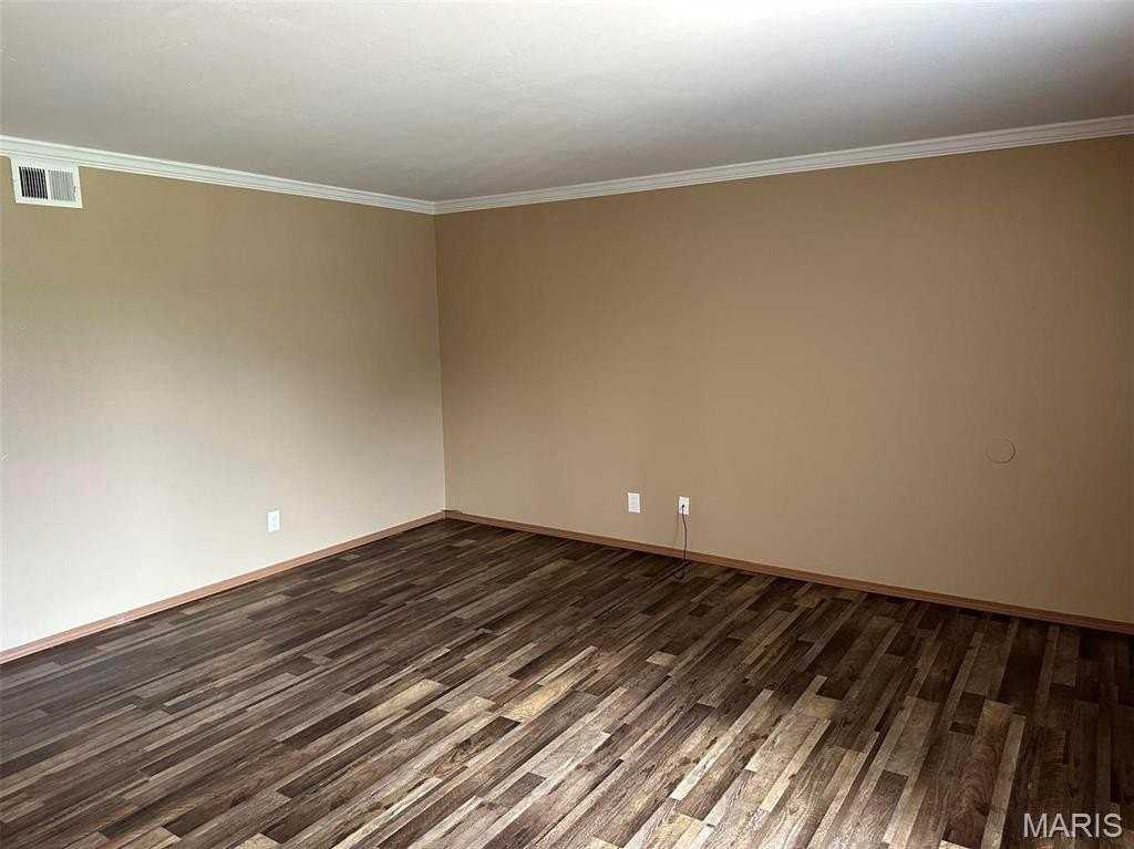 101 W 5th St #2 - Photo 3 of 12