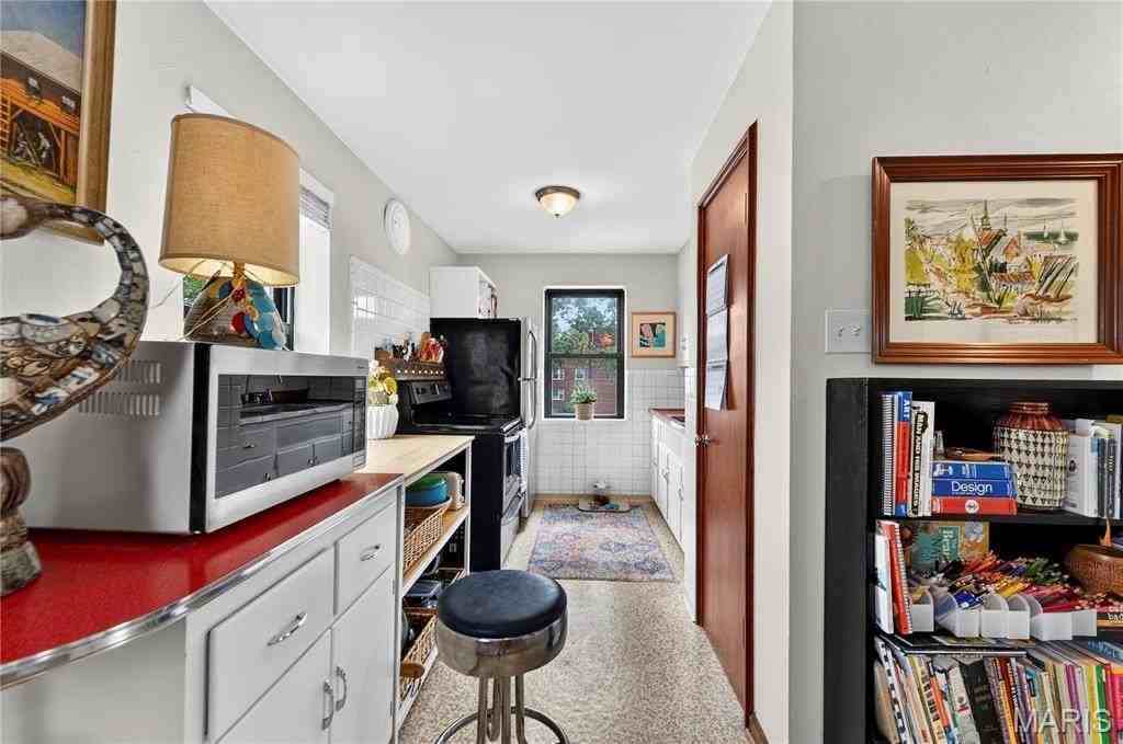 4931 Jamieson Ave #B - Photo 7 of 28